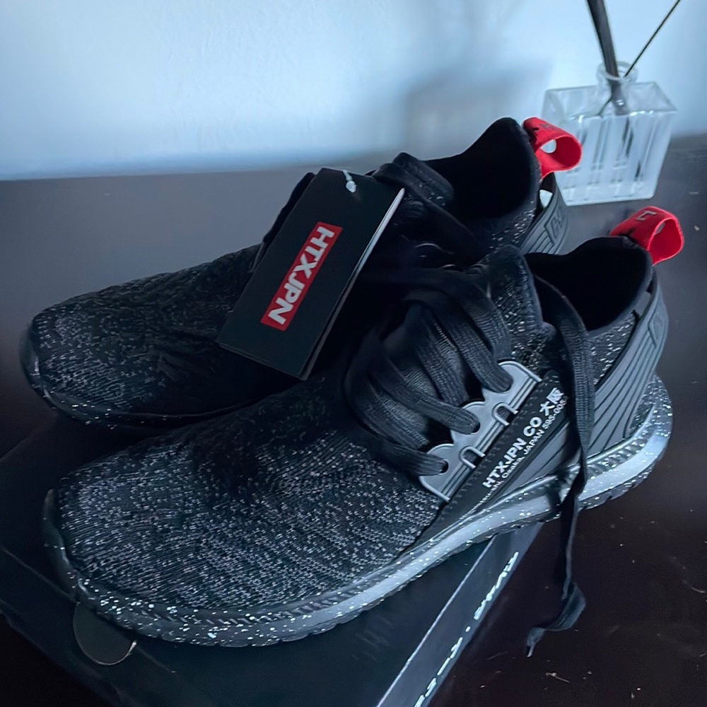 Osaka Apex black size 9 brand new sneakers